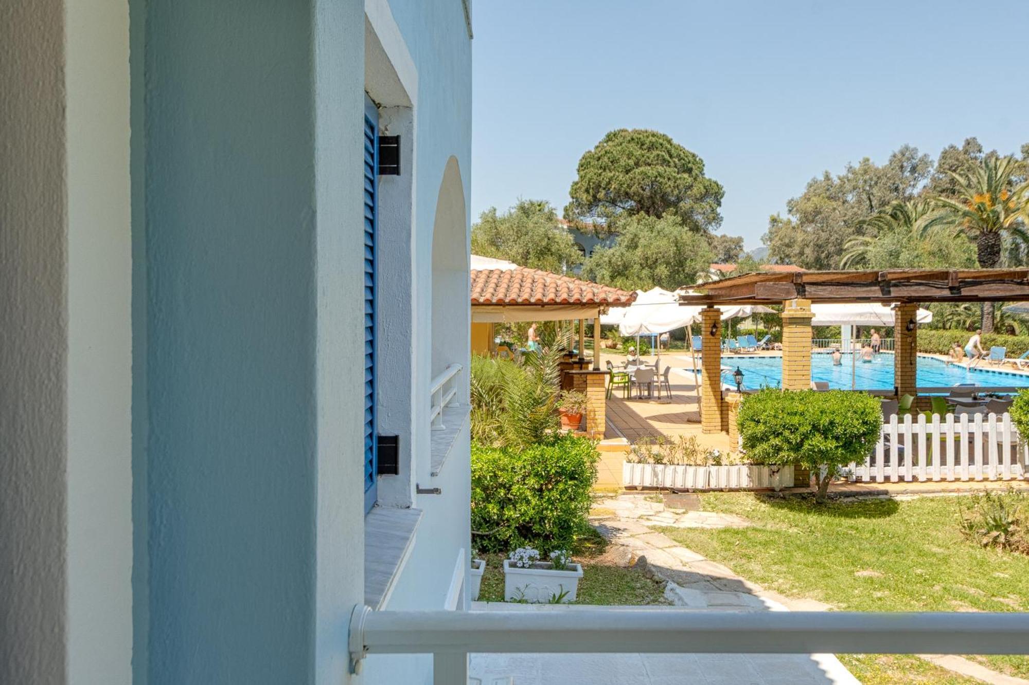 Blue & White Velvet 20M From The Beach Danilia Exterior foto